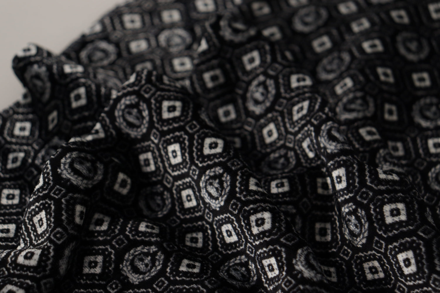 Dolce & Gabbana Black Geometric Patterned Shawl Wrap Fringe Scarf - DEA STILOSA MILANO