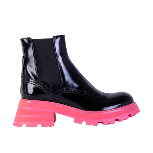 Alexander McQueen Black Leather Fluo Pink Sole Chelsea Boots - DEA STILOSA MILANO