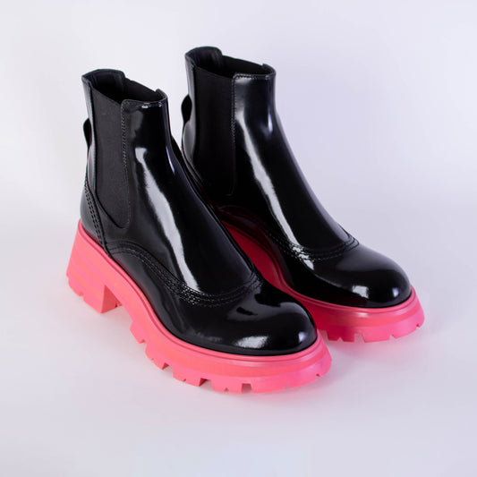 Alexander McQueen Black Leather Fluo Pink Sole Chelsea Boots - DEA STILOSA MILANO