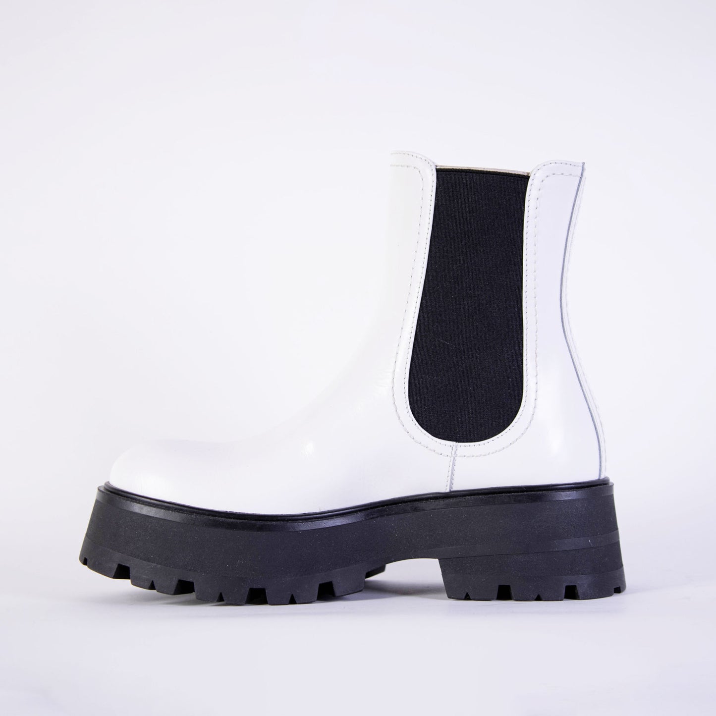 Alexander McQueen White and Black Leather Chelsea Boots - DEA STILOSA MILANO